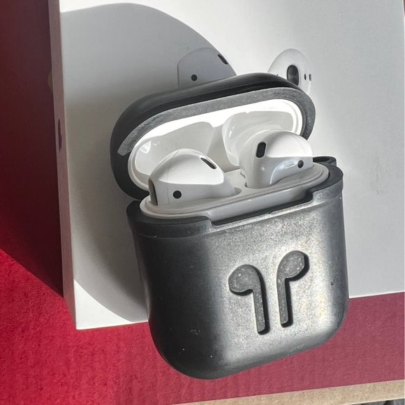 Airpods 2nd generation - Picture 2 of 4